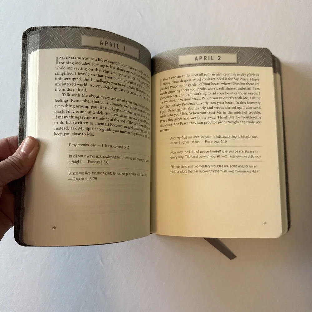 Jesus Calling Sarah Young Textured Gray Leathersoft Daily Devotional Book 365
